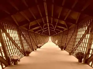 The Infinity Room juts out 218 feet (66&nbsp;m) from the House on the Rock, without supports underneath. The room has over 3000 windows.